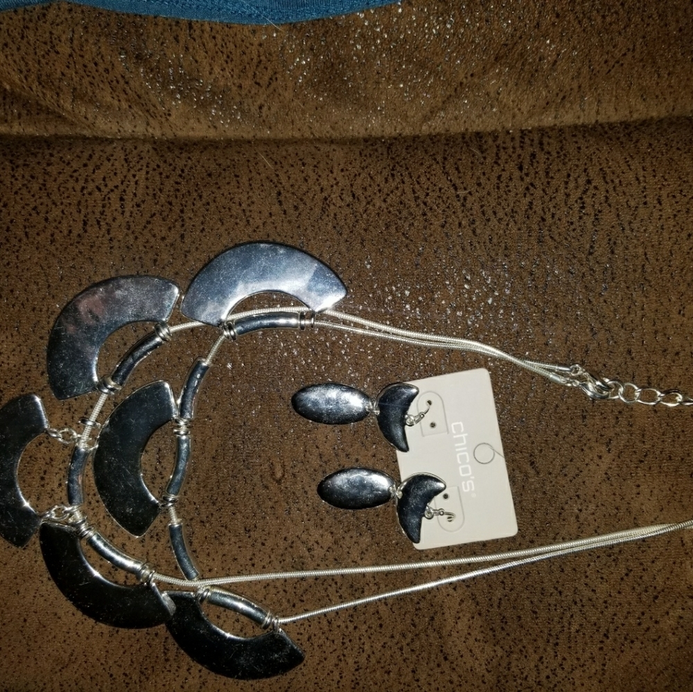 Chico's earning & necklance set